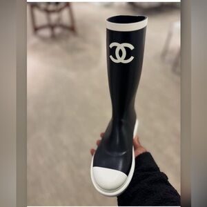 AUTHENTIC 2025 AUTHENTIC CHANEL Black and Cream Logo Rain Boots BRAND NEW